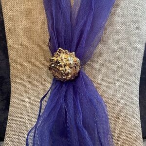 Vintage Gold Lion's Head Scarf Clip